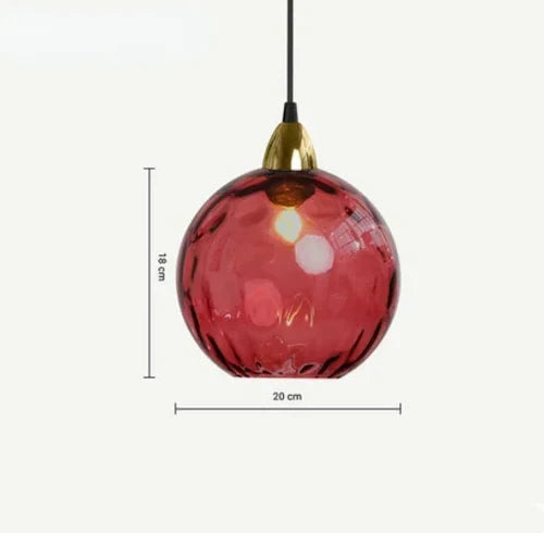 Oświetlenie domowe LumiSphere. Lampa wisząca w kształcie szklanej kuli, elegancka dekoracja.