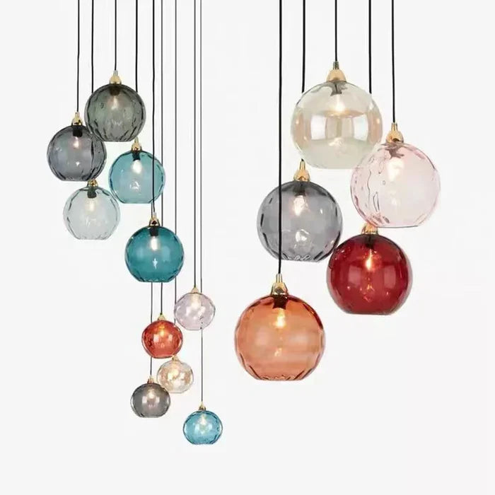 Lampa wisząca Globus LumiSphere. Elegancka szklana kula, nowoczesny akcent dekoracyjny w domu.