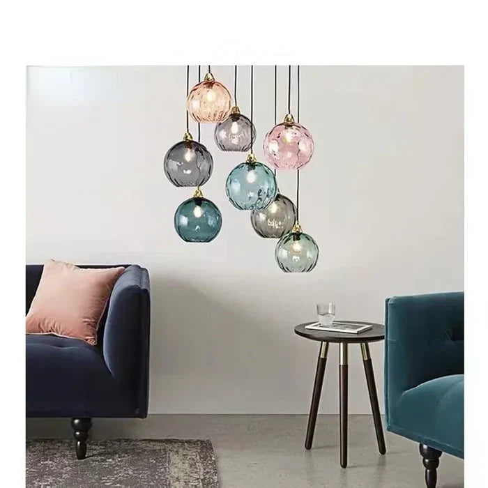 Elegancki żyrandol LumiSphere. Lampa wisząca szklana kula, nowoczesne oświetlenie do salonu.