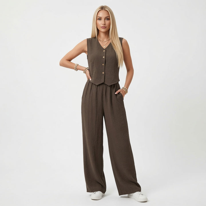 Stylowy damski zestaw: elegancka kamizelka i szerokie spodnie crinkle. Must-have w casualowej modzie damskiej.