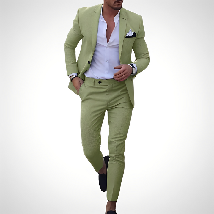 Biznesowy męski garnitur slim fit. Elegancka marynarka i spodnie, perfekcyjny do biura i na spotkania formalne.