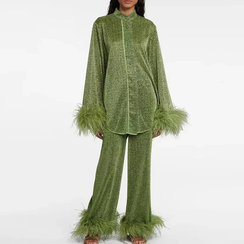 Kobiecy wieczorowy komplet z piórami. Elegancki zestaw damski w stylu glamour. Modny strój na imprezę.