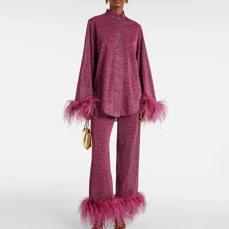 Modny komplet damski z piórami, idealny na wieczór i imprezę. Luksusowy, kobiecy styl glamour. Elegancki zestaw.