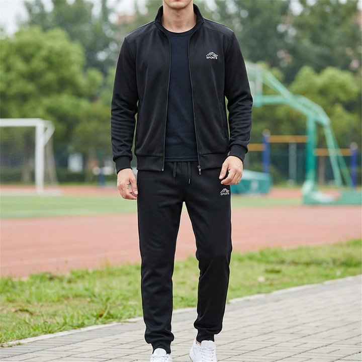 Męski dres sportowy kompletny w kolorze szarym. Wygodna bluza i spodnie z oddychającej dzianiny na trening i casual.