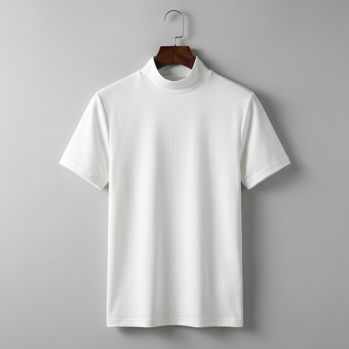 Biała męska koszulka oddychająca z krótkim rękawem i stojącym kołnierzem. Elegancki t-shirt na lato.