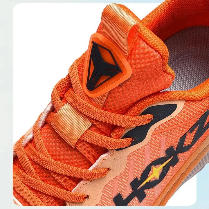 Sneakersy sportowe unisex, lekkie i amortyzujące, do biegania i fitnessu.
