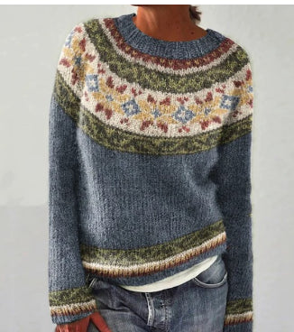 Komfortowy sweter damski oversize z okrągłym dekoltem. Modny styl casual na jesień i zimę.