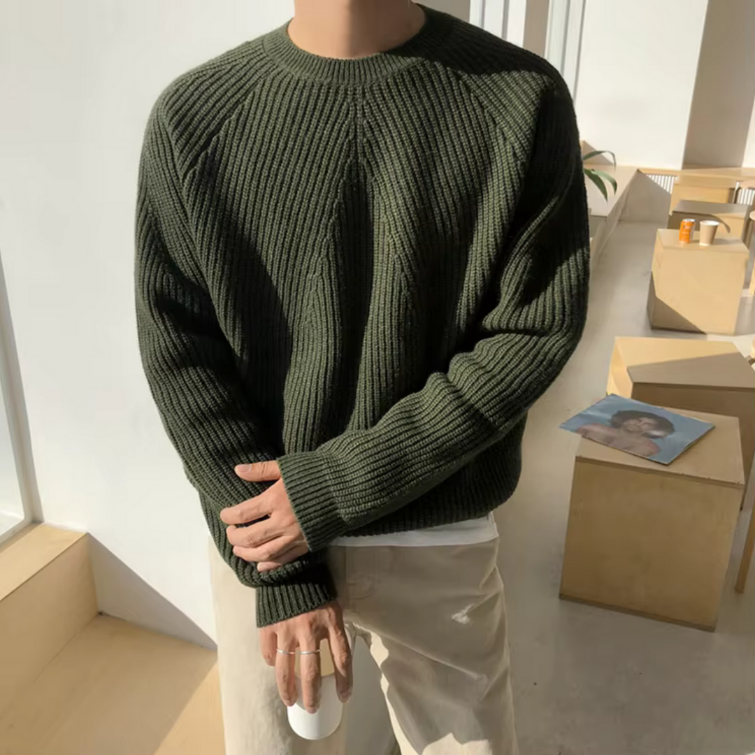 Męski sweter z luźnym krojem. Komfortowy, stylowy sweter idealny na co dzień.