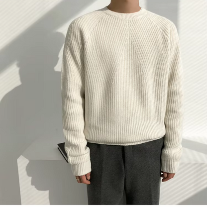 Uniwersalny sweter męski na jesień/zimę. Łączy komfort z modnym stylem casual i smart casual.