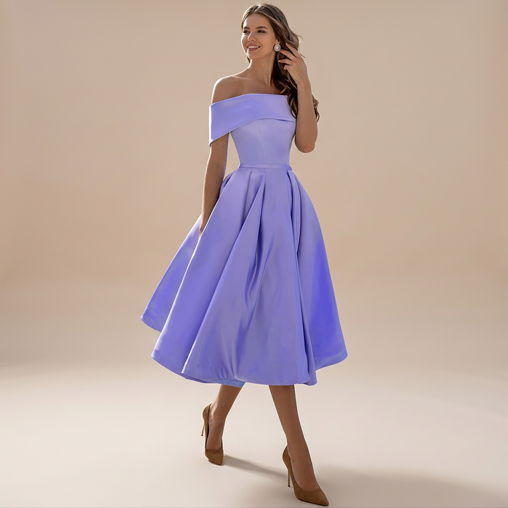 Sukienka koktajlowa midi, elegancka damska moda z odkrytymi ramionami, idealna na przyjęcia.