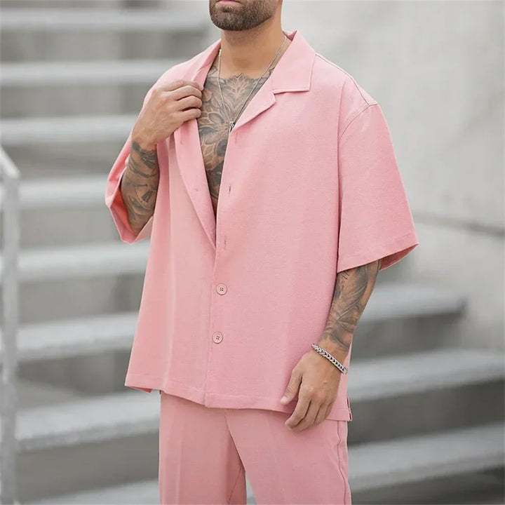 Wygodny męski lniany zestaw letni. Uniwersalny komplet koszula i spodnie, idealny zarówno casual, jak i z nutą elegancji.