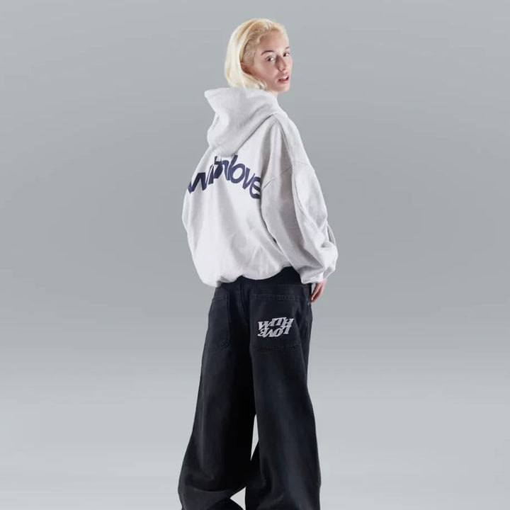 Czarna bluza oversize damska z kapturem i stylowym napisem, modna do streetwearu.