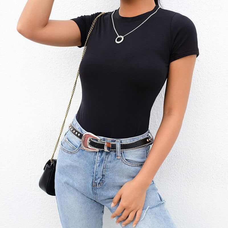 Czarne body t-shirt damskie. Odzież damska, luksusowy komfort na co dzień. Wygodny basic casualowy.
