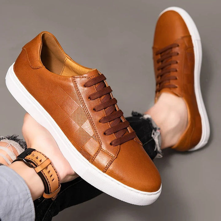 Stylowe męskie sneakersy czarne, uniwersalne buty codzienne łączące komfort i modny design.