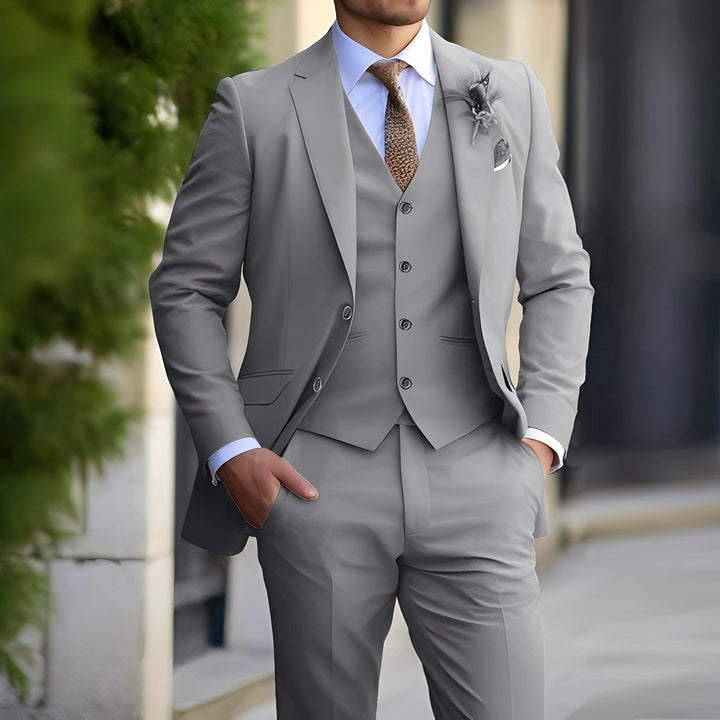 Męski komplet dwuczęściowy garnitur Glover w szarym kolorze. Stylowy, idealny na smart casual, biznes lub strój wieczorowy.