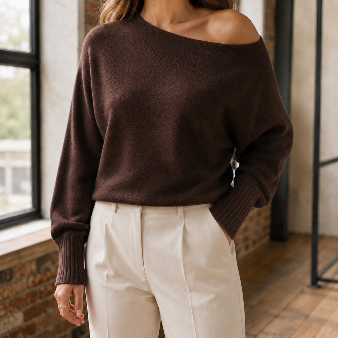 Stylowy damski sweter asymetryczny z odkrytym ramieniem. Oversize, długi rękaw, komfort.