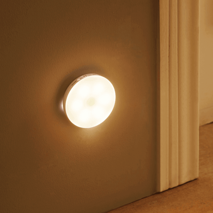 Energooszczędna lampa LED USB MoveLight. Automatyczne oświetlenie z czujnikiem ruchu do szafy/kuchni.