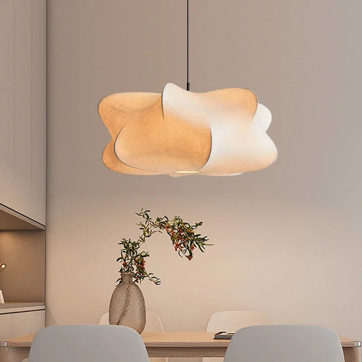 Jedwabna lampa wisząca Wabi Sabi w japońskim stylu 'Sana'. Minimalistyczne oświetlenie do salonu, sypialni, jadalni.