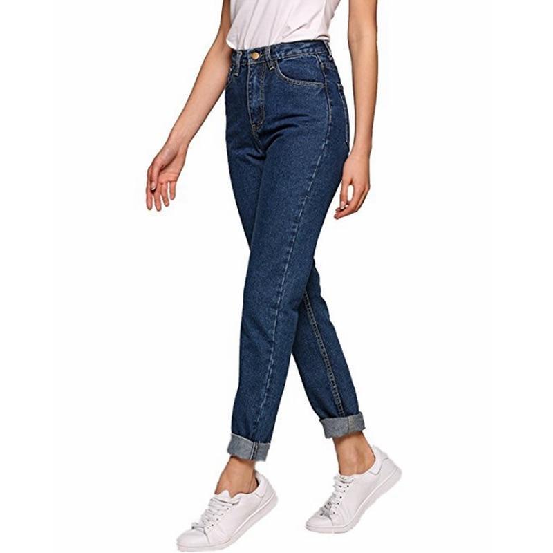 Wygodne jeansy damskie mom fit z wysokim stanem i luźnymi nogawkami, w klasycznym niebieskim odcieniu do codziennej mody.