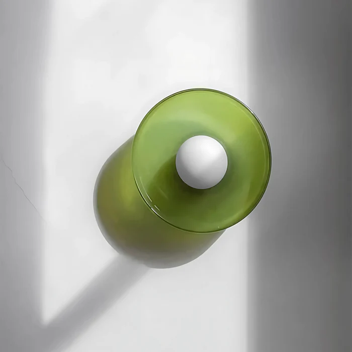 Nowoczesna lampa ścienna ze szkła, eleganckie oświetlenie do przedpokoju.