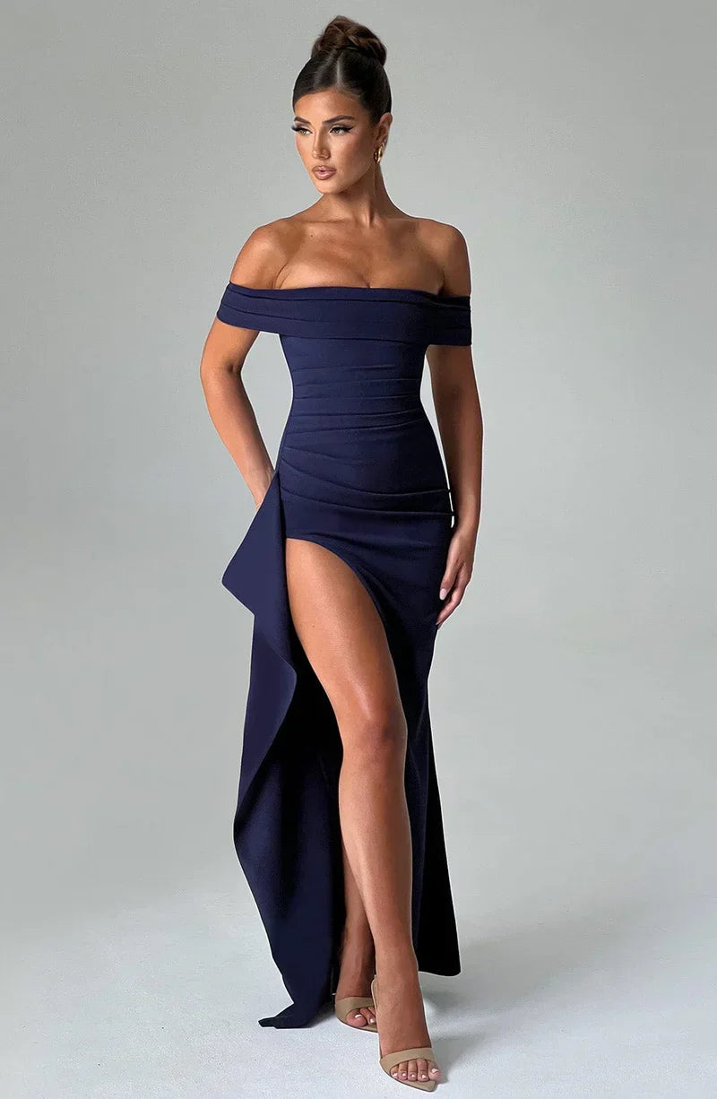 Modna sukienka maxi Bardot z asymetrycznym drapowaniem, szykowna i wygodna.