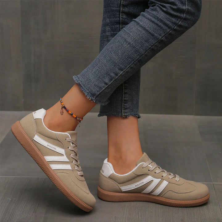 Bardzo modne damskie sneakersy niskie, sznurowane. Idealne dla kobiet ceniących styl i komfort.