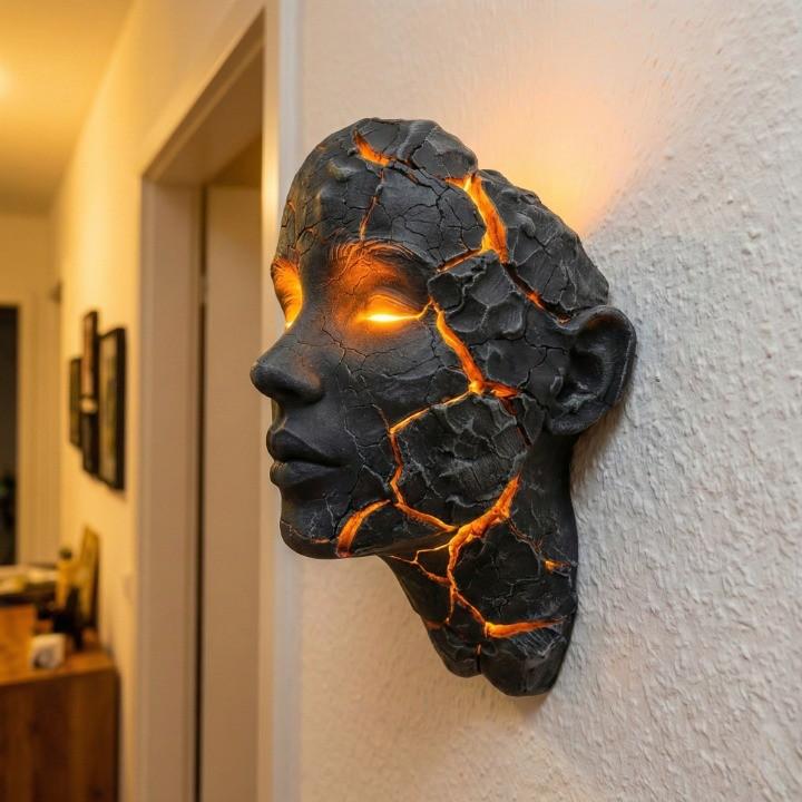 Dekoracyjny kinkiet ścienny rzeźba twarzy z podświetlanymi pęknięciami LED. Nowoczesny design.