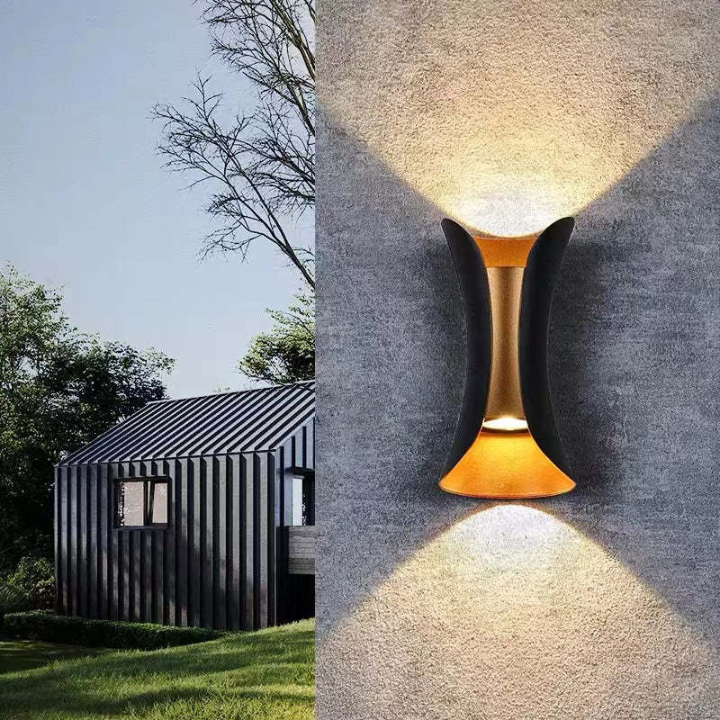 Stylowy kinkiet zewnętrzny LED, dwukierunkowe oświetlenie góra-dół, idealny do podkreślenia architektury.
