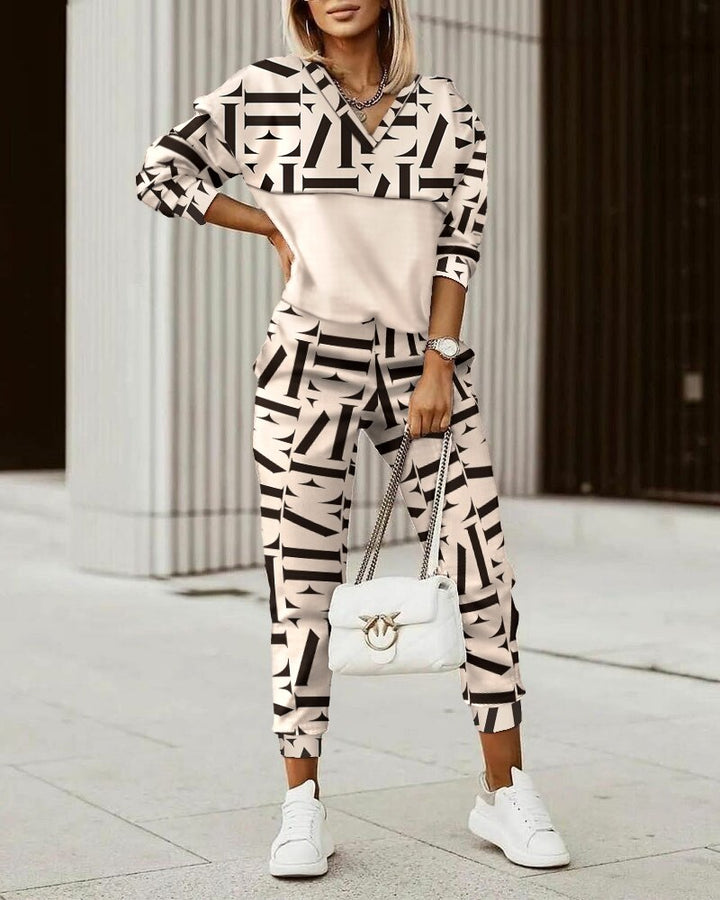 Beżowy damski dres Elodie premium. Luksusowy, wygodny komplet loungewear idealny na co dzień i do relaksu w domu.