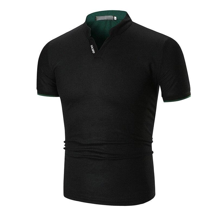 Męska koszulka polo z dekoltem w serek i elegancką stójką, krótki rękaw. Idealna dla casualowych stylizacji.