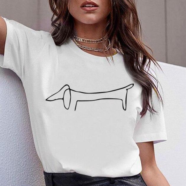 Modna damska koszulka T-shirt z wizerunkiem jamnika, zapewniająca styl i komfort. Świetny prezent dla miłośniczki psów.