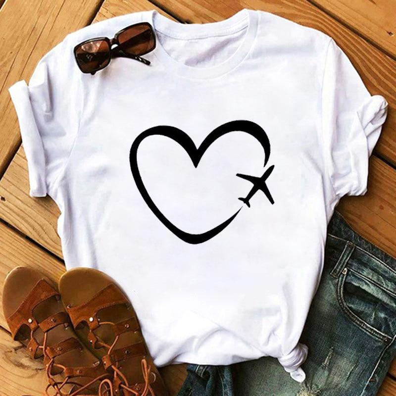 Modna damska koszulka T-shirt z unikalnym nadrukiem wzorów. Wygodna odzież casual z luźnym krojem i okrągłym dekoltem.