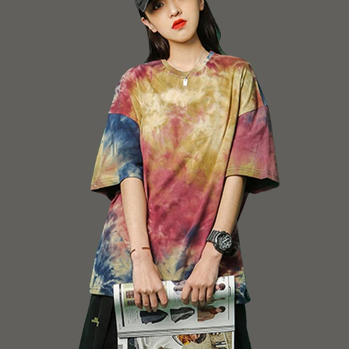 Oryginalna damska koszulka T-shirt tie-dye, streetwearowy look, wygodna bluzka z luźnym krojem na lato.