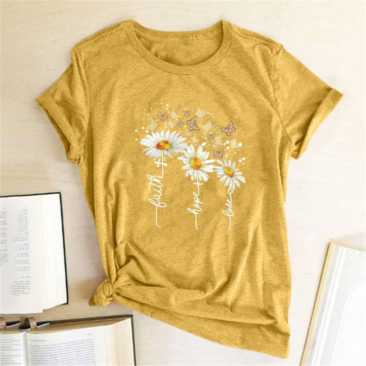Kolorowa damska koszulka T-shirt z bogatym, kwiatowym wzorem, idealna na ciepłe dni.