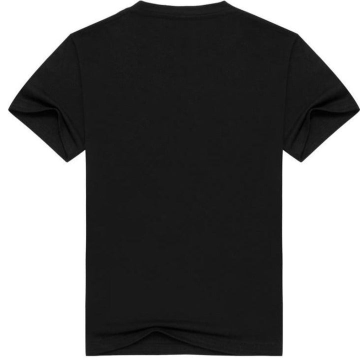 T-shirt męski z unikatowym nadrukiem. Wygodna, czarna koszulka męska z luźnym krojem, modny styl casual.