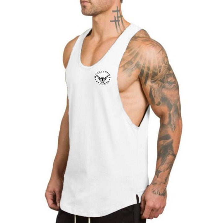 Stylowy męski tank top z luźnym krojem, doskonały na upalne lato. Wygodna, przewiewna koszulka bez rękawów, casual look.