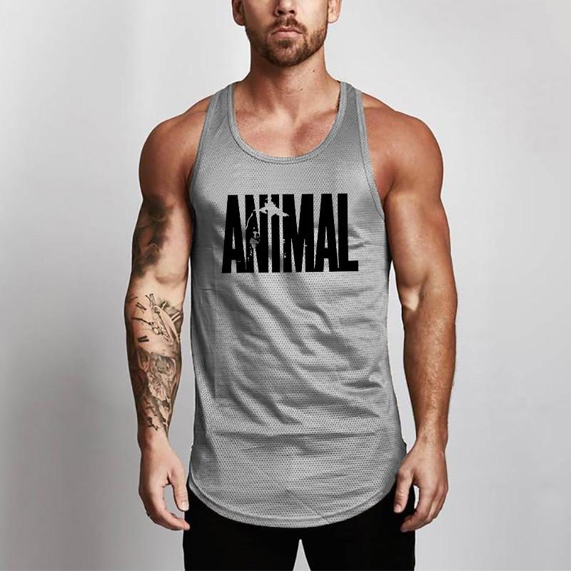 Biały męski tank top slim fit z napisem. Uniwersalna koszulka męska na co dzień i na lato.