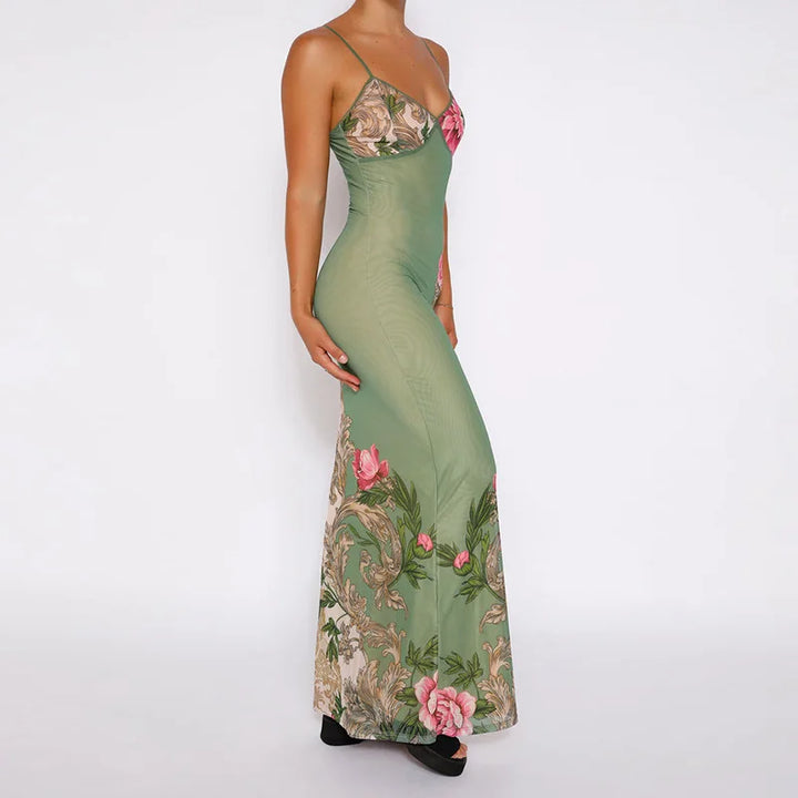 Damska sukienka letnia maxi w żywe kwiaty, z głębokim dekoltem V i delikatnymi ramiączkami. Styl boho.