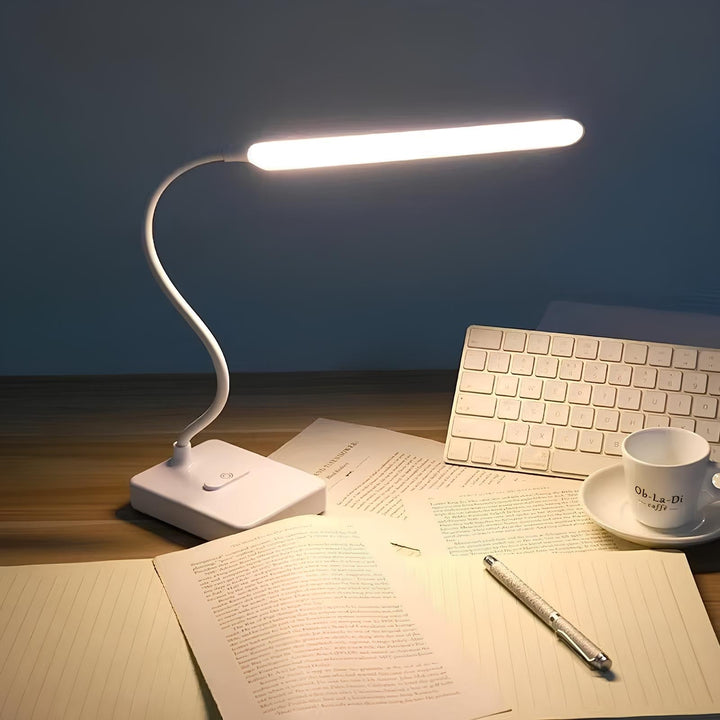 Lampa biurkowa LED USB z elastycznym ramieniem, idealna do oświetlenia biurka, czytania i pracy.