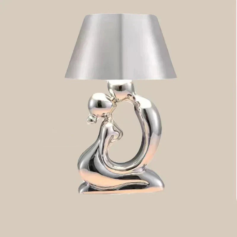 Lampa designerska Arden, wysoka jakość, tworzy wyjątkowy nastrój w pomieszczeniu. Nowoczesna i elegancka.