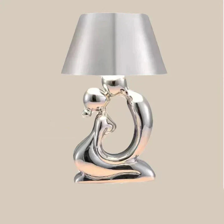 Lampa designerska Arden, wysoka jakość, tworzy wyjątkowy nastrój w pomieszczeniu. Nowoczesna i elegancka.