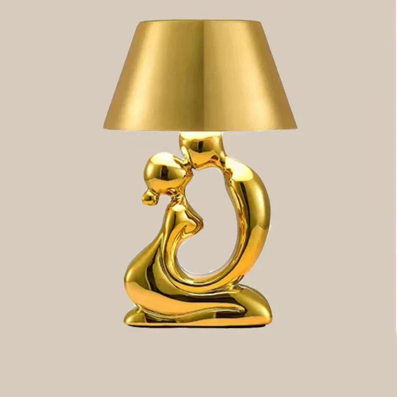 Złota lampa designerska Arden. Stylowe, ponadczasowe oświetlenie do nowoczesnych i eleganckich wnętrz.