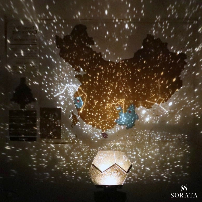 Magiczna lampa projekcyjna, która zamienia pokój w gwieździste niebo. Relaksujące światło dla dorosłych i dzieci.