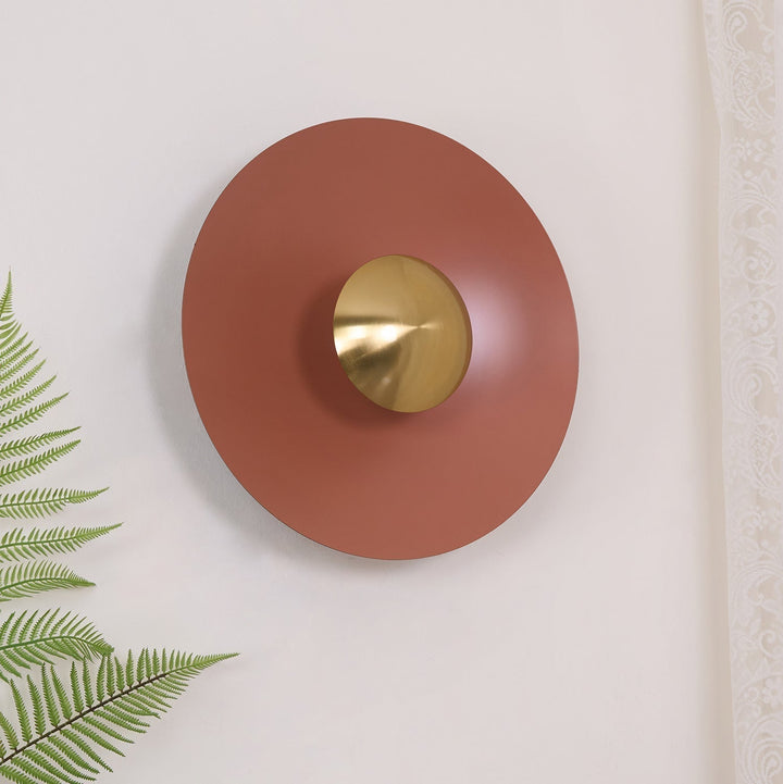 Nowoczesna okrągła lampa LED ścienna, elegancka, do salonu lub sypialni.