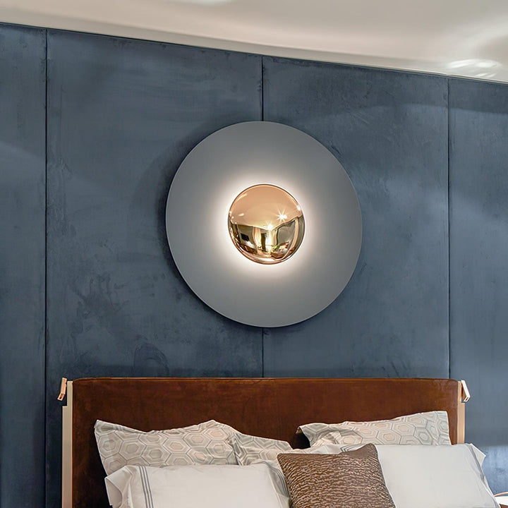 Lampa ścienna LED okrągła, minimalistyczna, metalowa, do korytarza.