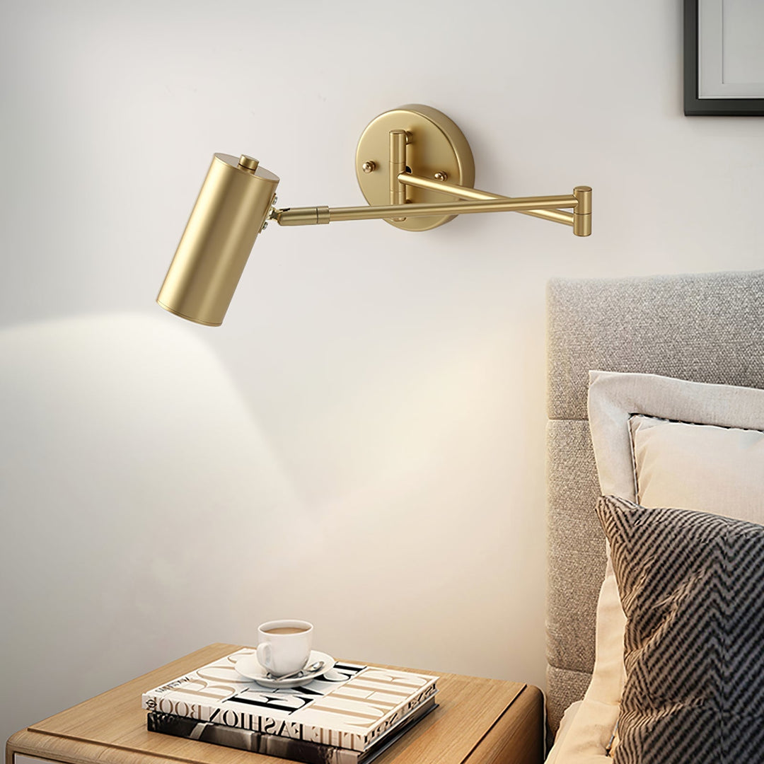 Elegancka metalowa lampa ścienna z ruchomym ramieniem. Czarno-złota, styl industrialny lub skandynawski.