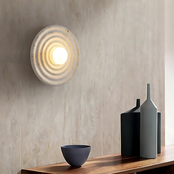 Lampa ścienna Wabi-Sabi okrągła, styl retro. Idealna do nastrojowego oświetlenia salonu.