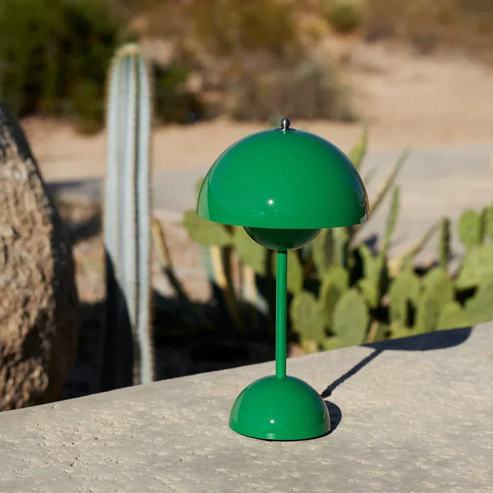Nowoczesna lampa LED MoonGlow, tworząca wyjątkową atmosferę.