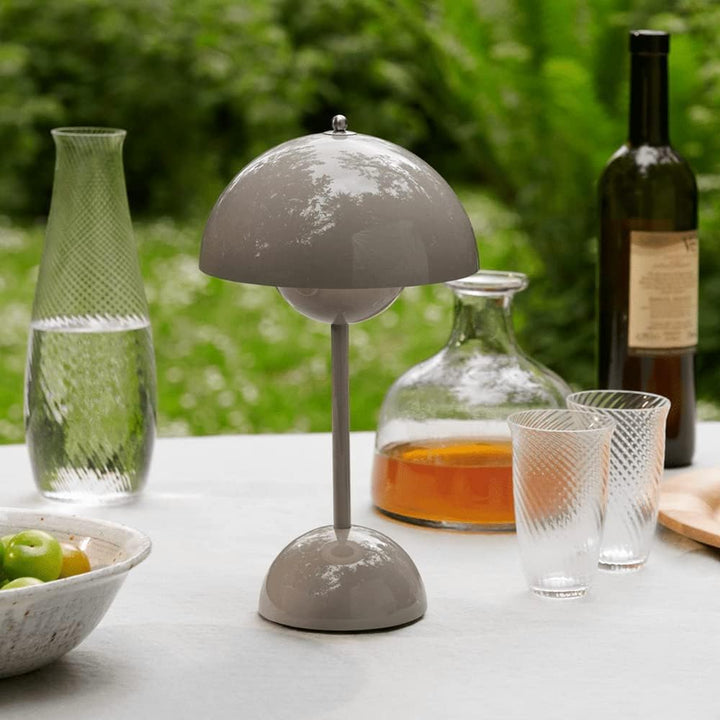 Lampa stołowa LED MoonGlow, oświetlenie nastrojowe do jadalni.