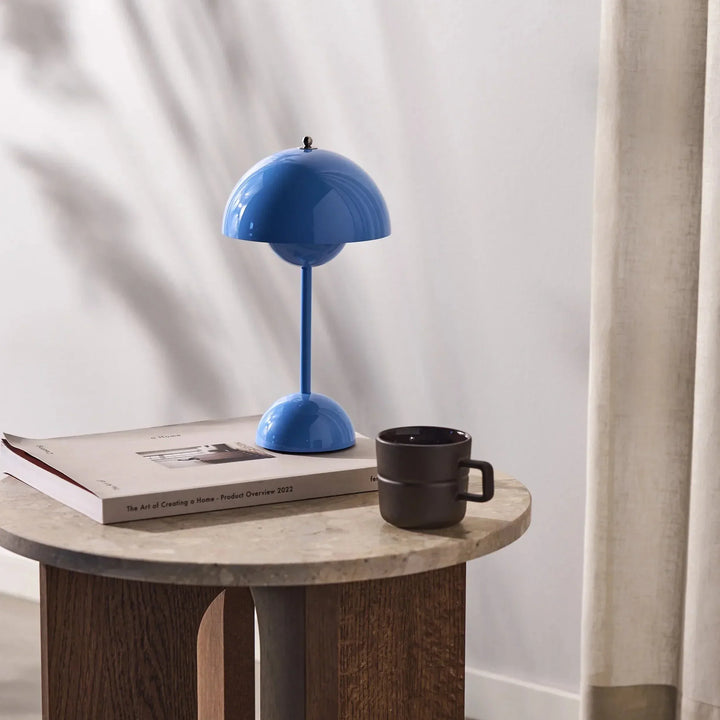 Designerska lampa LED MoonGlow, bezprzewodowa do stylowych wnętrz.